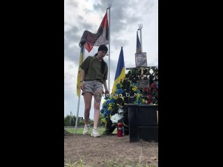 best народу украины пора сменить нелигитивного президента страны и завершить бессмысленную могилизацию зеленского и best