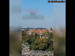 best вчера появилась в небе над берном летающая металлическая бочка мужчина путешествовал со своей семье best