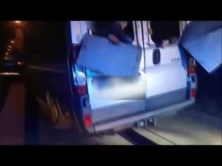 best в польше задержали грузовой бус набитый иракцами прибывшими из беларуси best