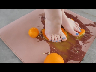 best голые женские ножки давят сладкие сочные апельсины crush foot fetish краш фут фетиш best