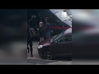 best спилили двери в нижнем тагиле ск полиция и омон взломали две квартиры пока хозяев не было дома best