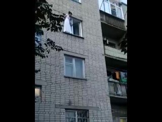 best пьяная марина из рубцовска в свадебном платье все таки спрыгнула с третьего этажа несмотря на уговоры best