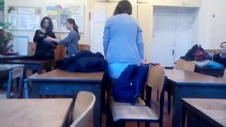 best школьница в короткой юбке показала попу в трусиках в школе best