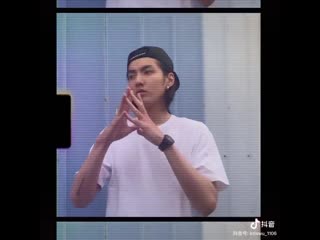 best video 200422 kris tiktok app update пусть вдохновение остановится в этом море времени ohmyvans best