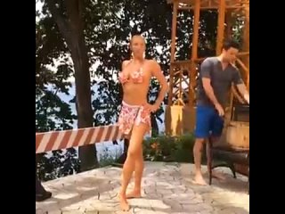 best sls волочкова облилась ледяной водой в вертикальном шпагате best
