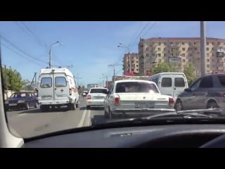 best как в махачкале уступают дорогу скорой помощи кормушка уникальное фото видео приколы гифки best