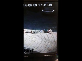 best 18 пьяного спящего мужчину на паркое переезжает машина польша raw car runs over drunk man sleeping on pavement in best