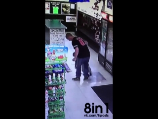 best отец бьёт маленького ребёнка сына по лицу рукой в магазине a dad gives a punch to his 4 year old son best