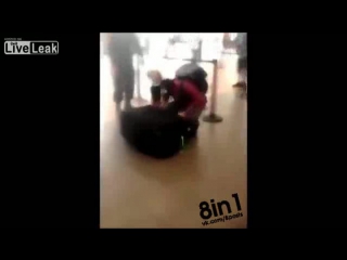 best в аэропорте перу мужик пытался пронести друга в чемодане dont try this if you want to get smuggled out of any best