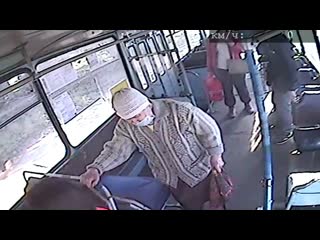 best подборка нелепых и страшных падений пассажиров real video best