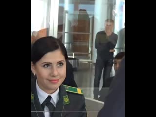 best реакция девушки при проверке паспорта криштиану роналду best