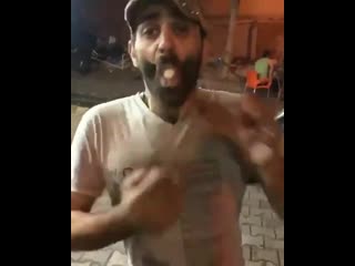 best мужик заглатывает целый банан одним махом это не реально очень смешно супер видео это хит прикол ржака ужас шок best