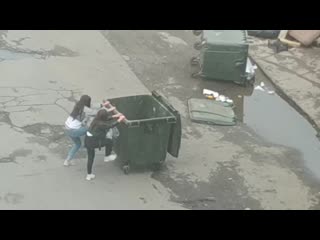 best жесть в петрозаводске драка девушек с контейнерами best