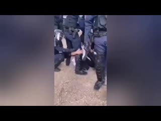 best полиция жёстко подавляет протесты в центре парижа где бастуют радикалы медики сторонники black lives matter и best