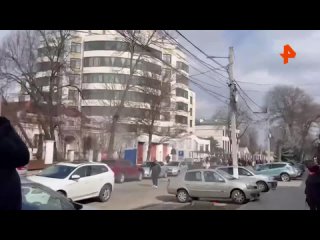 best провокация произошла у здания посольства рф в кишиневе где сегодня работает избирательный участок неизвестный best