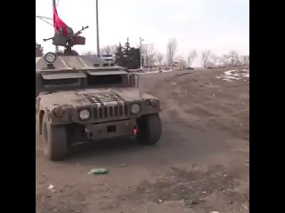 best американский бронеавтомобиль humvee захваченный ополченцами в дебальцево best