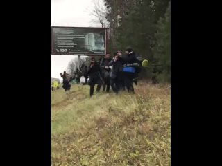 best пару часов тому большая колонна мигрантов пыталась пересечь границу беларуси и польши best
