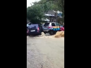 best в сочи из за сильного ливня смыло около десяти автомобилей best