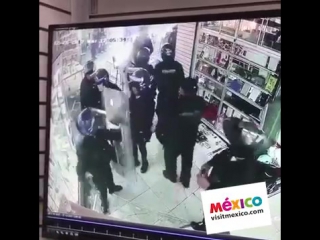best полицейские попались на краже телефонов во время рейда best