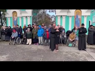 best сирот выгоняют из украинского монастыря чтобы заселить туда солдат всу рано утром отряд спецназовцев с автоматами best
