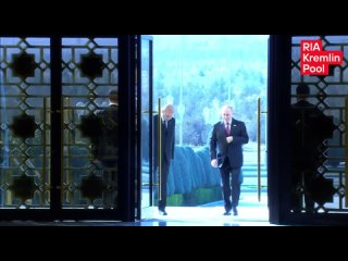 best украинская молодые лает путинский караван идёт несмотря на требования киевского режима арестовать владимира путина best