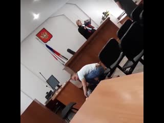 best судья зачитывать приговор человеку который лежит без сознания после инсульта в зале суда best