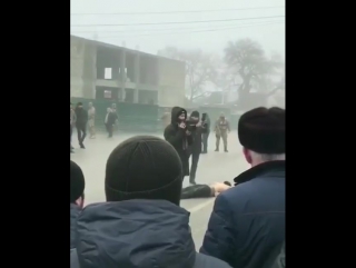 best тело боевика убившего начальника отделения полиции в чечне кинули на площади best