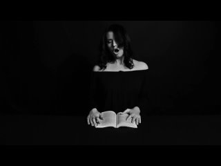 best литературный оргазм девушки читают вслух книгу пока вибратор на котором они сидят доводит их до оргазма best