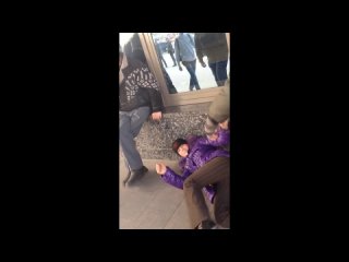 best околофутбольщики трахнули даму в возрасте отбив её у пьяного бомжа best