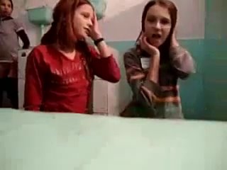 best девчонки в школьном туалете отрываются best