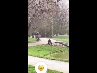 best в польше голая черная женщина домогалась до мужчин а те от нее убегали потом она нырнула в озеро откуда ее best