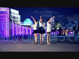 best трио японок танцуют на потрясающем фоне города best