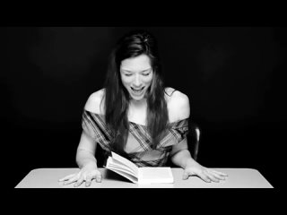 best девушка читает книгу сидя на вибраторе держалась до последнего best