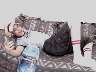 best раб нюхает ноги хозяина и признает что ему это нравится best