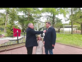 best софия григорьевна и григорий мороз жители района куркино 9 мая 2024 г у памятника жителям района павшим в боях best