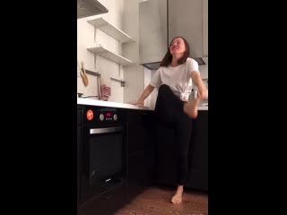 best карантинный челендж самая удобная поза попить водички best