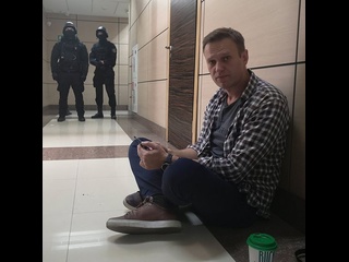 best навальный человек открывший россиянам мир политики english subtitles max k best