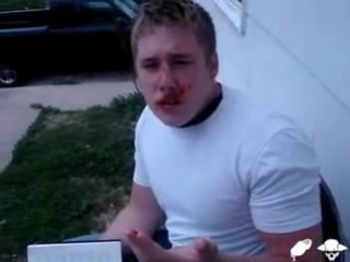 best девушка обмазала тампон и провела по лицу парняи сказала что это месячные d best